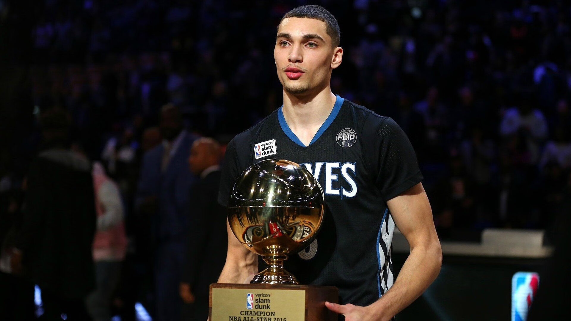 【冠军故事】夺冠球队背后的荣耀与努力，夺得总冠军的球队